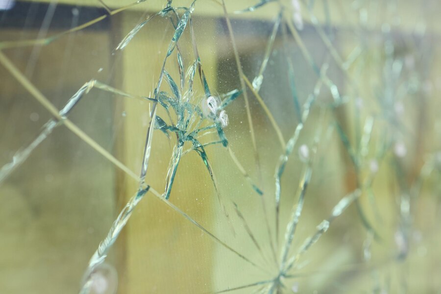 How to Spot Poor Glass Repair Work in Tucson